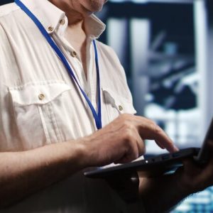 expert-server-hub-management_482257-85918.jpg IT Service Starter Kit